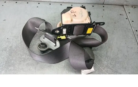 Mazda 626 Front seatbelt 0431093