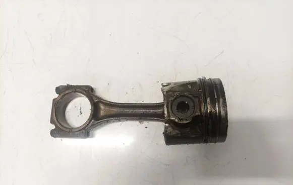 Volkswagen Golf IV Piston with connecting rod