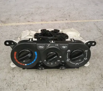 Mitsubishi L200 Climate control unit
