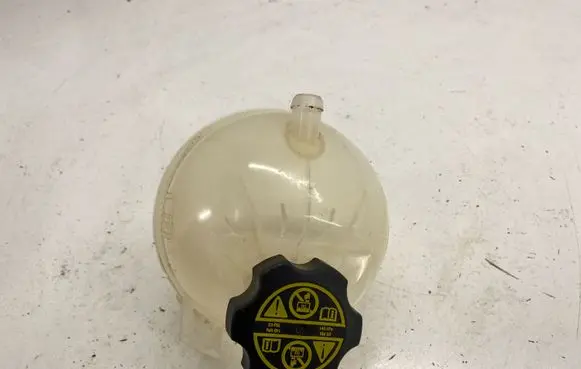 Buick Encore GX I Coolant expansion tank/reservoir 2672346 13545831 13530506