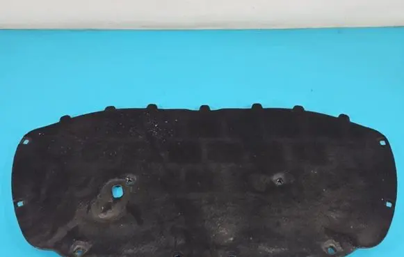 Engine bonnet/hood sound/heat insulation