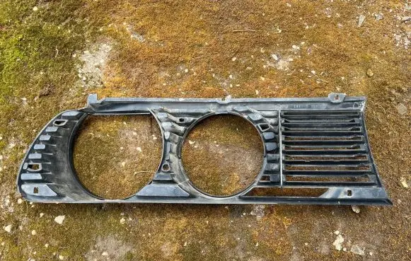BMW 5 E28 Under headlight/headlamp trim 19191159L 5113