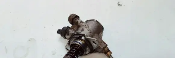 Audi A4 S4 B8 8K Fuel injection high pressure pump 06E127025Q