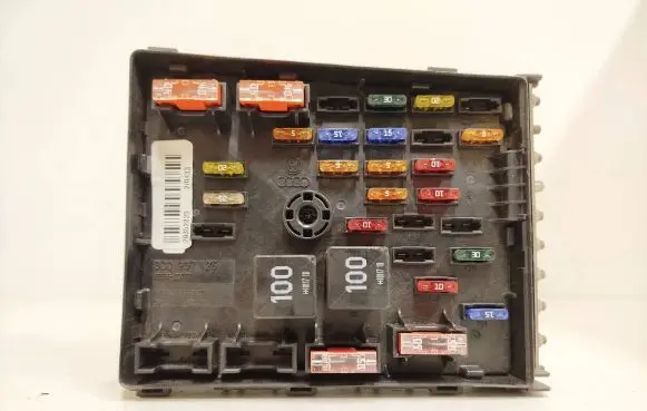 Volkswagen PASSAT B6 Fuse module 3C0937125 63592777