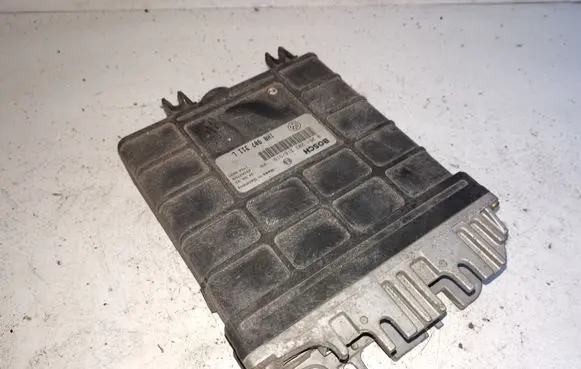 Volkswagen Golf III Engine control unit/module 1H0907311L 0261203318 0261203319