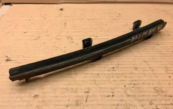 Volkswagen Golf II Front door windshield rail 