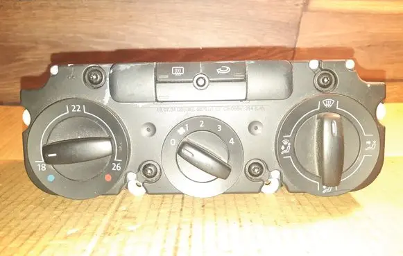 Volkswagen Touran I Climate control unit