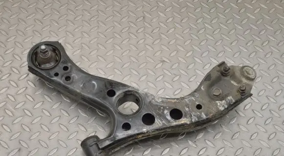 Toyota C-HR I Front lower control arm/wishbone