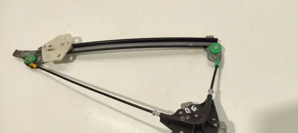 Rear door manual window regulator