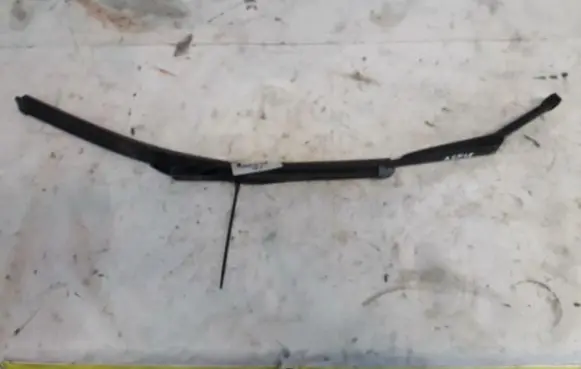 Front wiper blade arm