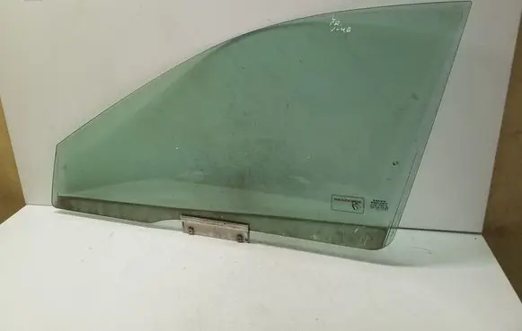 Volvo S40, V40 Front door window glass four-door