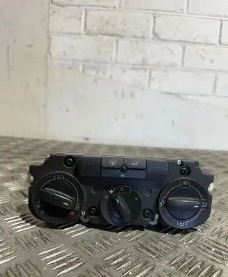 Volkswagen Golf V Climate control unit