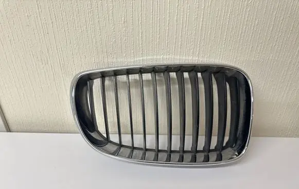 BMW 1 E81 E87 Front bumper upper radiator grill 51137179656 7179656