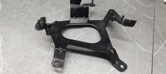 Mercedes-Benz A W169 Radiator mount bracket a1695450140