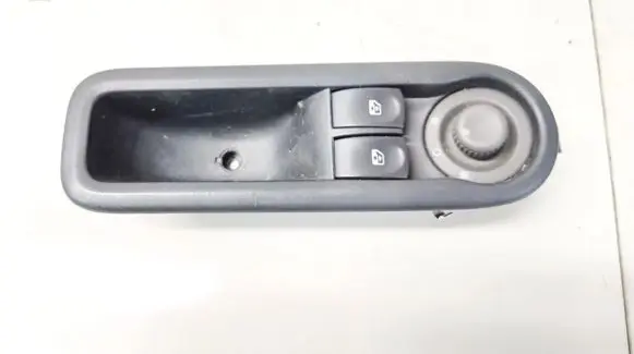 Renault Clio III Electric window control switch 8200356515
