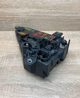 BMW 5 E60 E61 Fuse module 6906618