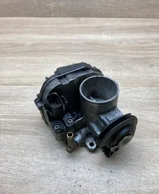 Volkswagen Golf IV Throttle body valve 030133064F