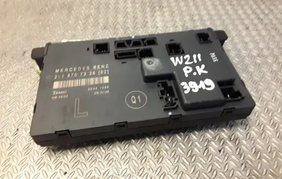 Mercedes-Benz E W211 Door control unit/module 2118707326 A2118707326