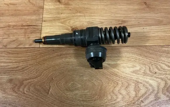 Volkswagen Caddy Fuel injector 038130073BN