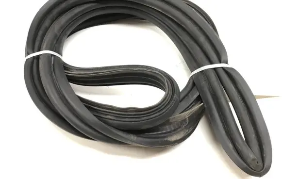 Mercedes-Benz E C207 W207 Trunk rubber seal (body) A2077500498 BS210045 33371009
