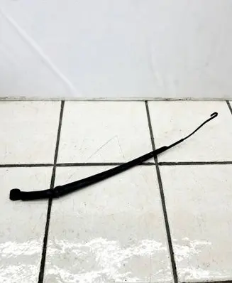 Toyota RAV 4 (XA40) Front wiper blade arm 