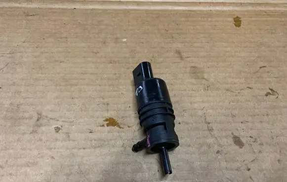 BMW 3 F30 F35 F31 Headlight washer pump 7302589