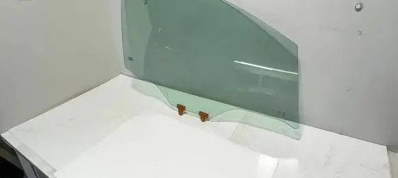 Nissan Micra Front door window glass four-door 803003NL0A 24082
