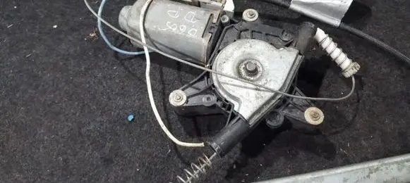 Peugeot 605 Front door window regulator motor