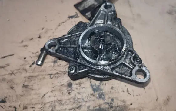Renault Espace III Vacuum pump