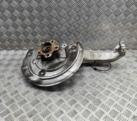BMW X5 G05 Front wheel hub 6876656 6890070