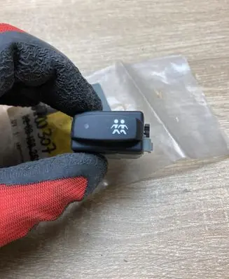 Renault Megane I Central locking switch button 8200307799 8200108263B
