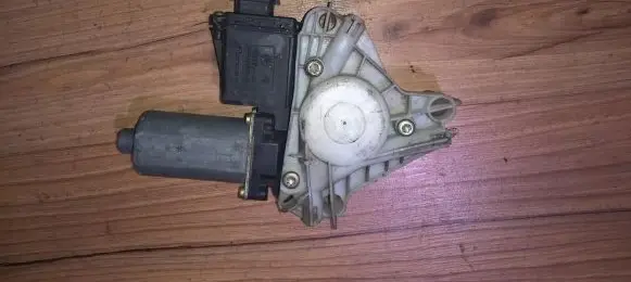 Mitsubishi Carisma Front door window regulator motor 0130821653 193795-100