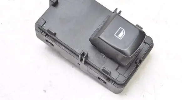 MG ZS Quarter vent window switch 10068338