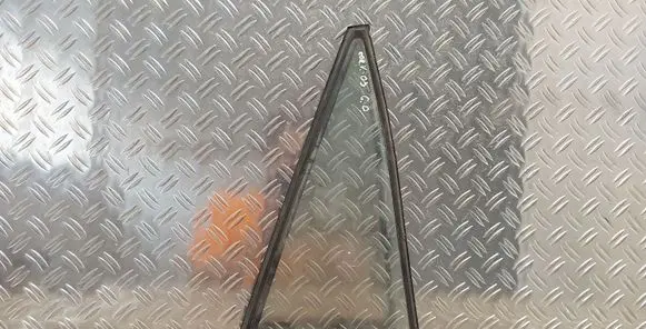 Toyota Corolla Verso E121 Rear vent window glass 43R005834