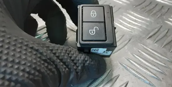 Land Rover Discovery Sport Central locking switch button FK7214017AC