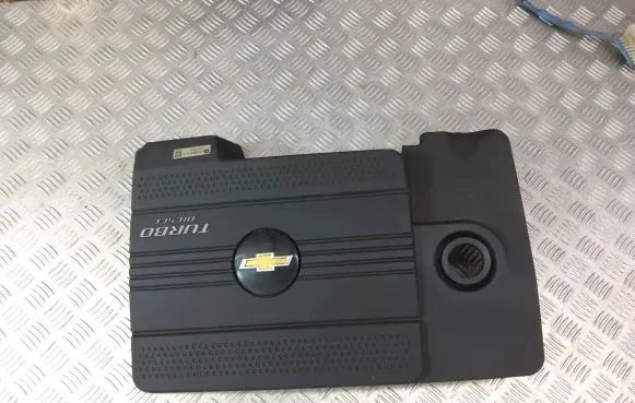 Chevrolet Captiva Engine cover (trim) 25184813