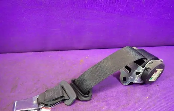 Opel Zafira B Front seatbelt 13202806