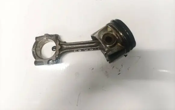 Nissan Almera Tino Piston with connecting rod