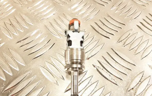 Volvo V60 Fuel injector 31432778