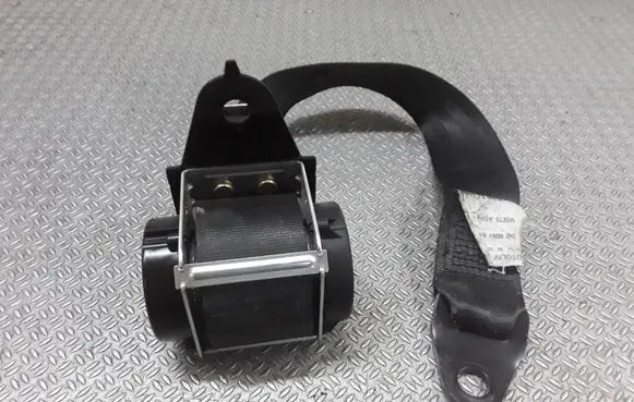 Nissan Primera Rear seatbelt