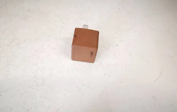 Opel Insignia A Other relay 135400115 v23134-m52-x499
