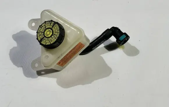 Ford Explorer VI Brake fluid reservoir L1MC-2N147-AC