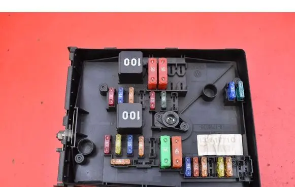 Volkswagen Golf Plus Fuse box set 1K0937125D