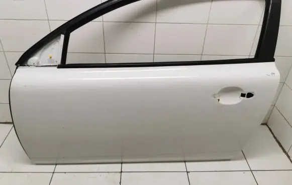 Volvo C30 Front door 8w2623