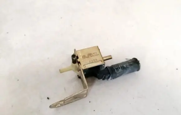 Audi A6 S6 C4 4A Turbo solenoid valve 437906283a