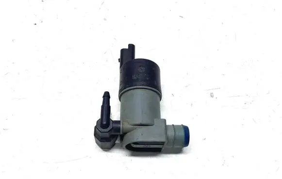 Nissan Qashqai Windscreen/windshield washer pump 681155