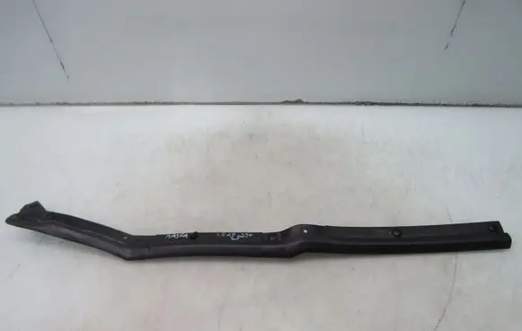 Nissan Leaf II (ZE1) Engine compartment rubber 658215SK0A