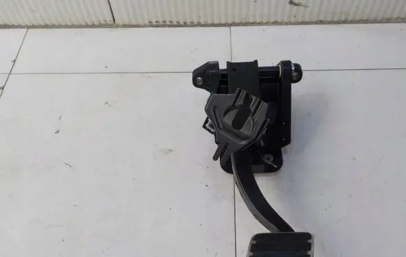 Porsche Panamera (970) Brake pedal 97042300900