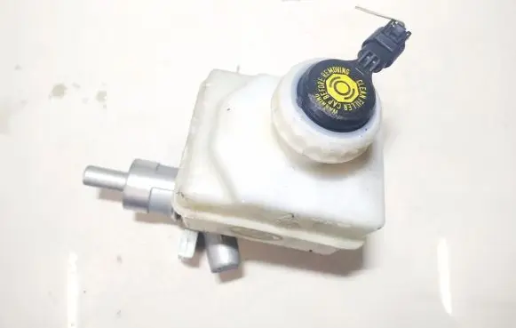 Land Rover Discovery 3 - LR3 Master brake cylinder 74471269C