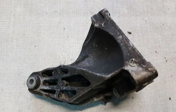 Mercedes-Benz GLK (X204) Engine mounting bracket A6512231304